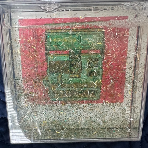 NWT Polaroid 4x4 acrylic frame, filled with glitter. - Picture 2 of 3